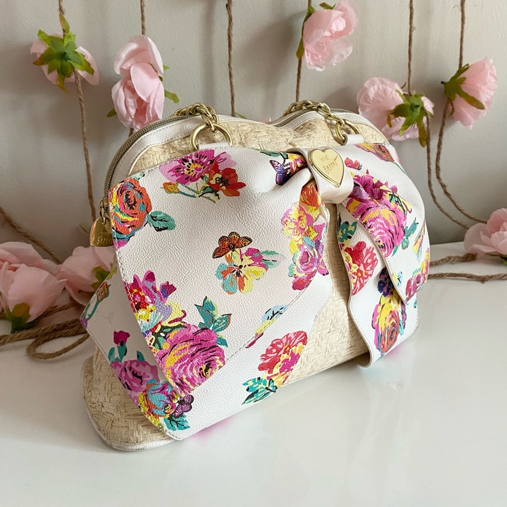 Betsey Johnson straw with white floral bow handbag - Picture 16 of 16